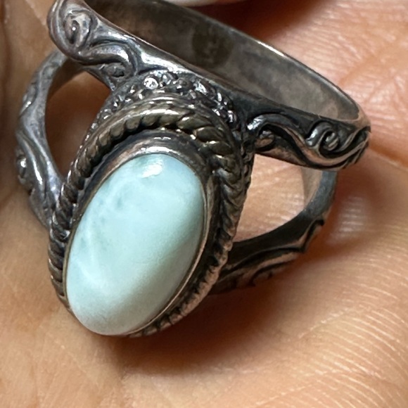 Vintage handmade sterling silver ring/round rare Larimar ocean blue hues